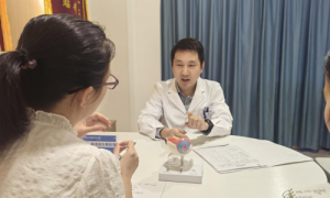以仁心雕琢视界 用专业重塑清晰——记全飞近视手术首席带教专家赵军
